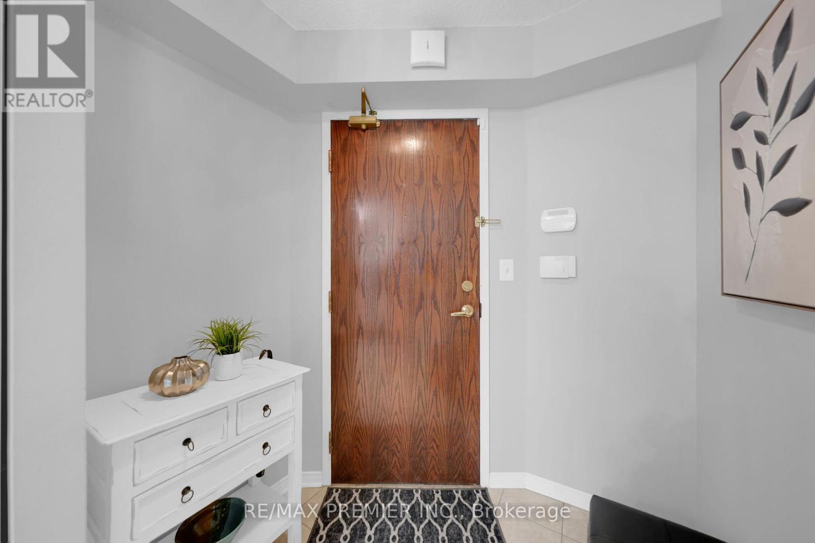 #220 51 BAFFIN COURT - 6
