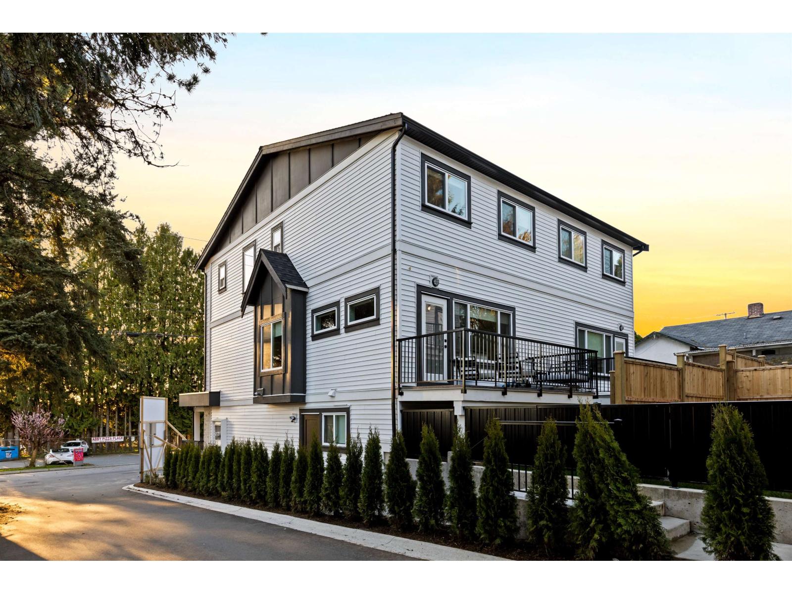 1 2522 CAMPBELL AVENUE, Abbotsford