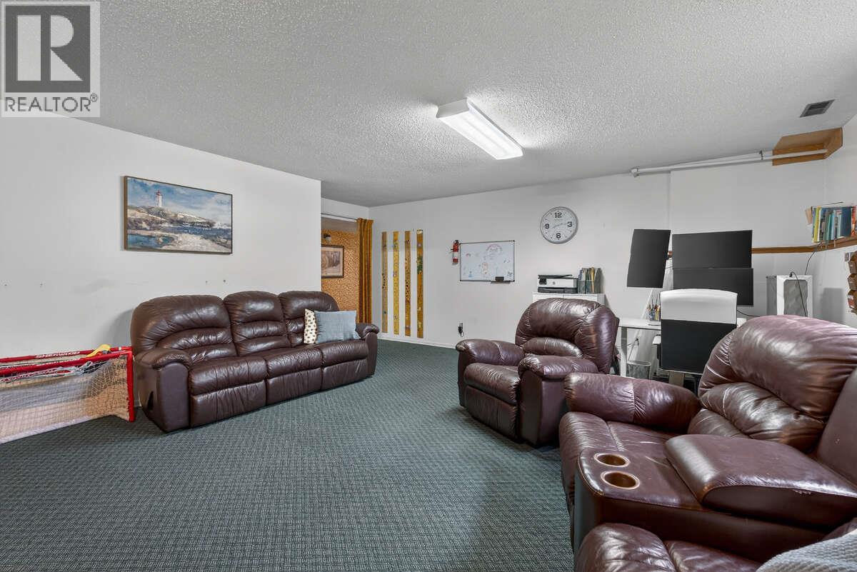 502 Pine Street, Sicamous