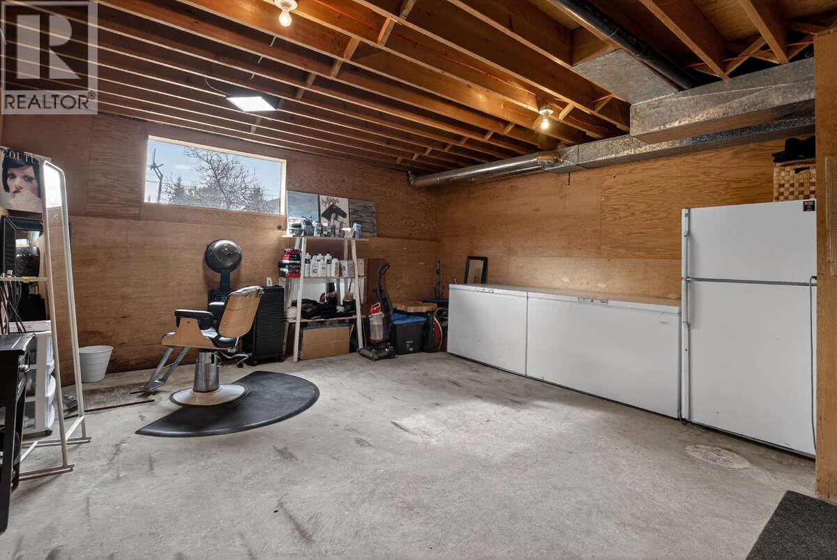 502 Pine Street, Sicamous