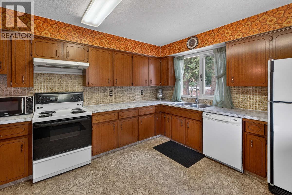 502 Pine Street, Sicamous