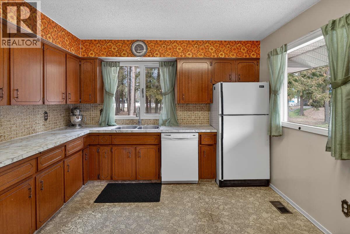 502 Pine Street, Sicamous