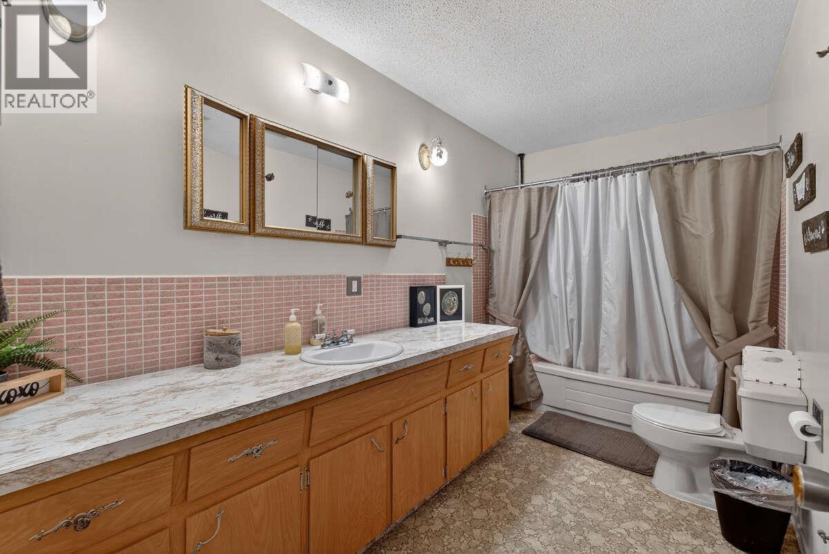 502 Pine Street, Sicamous