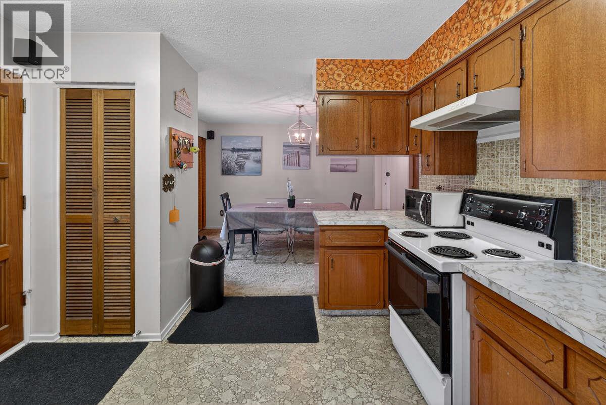 502 Pine Street, Sicamous