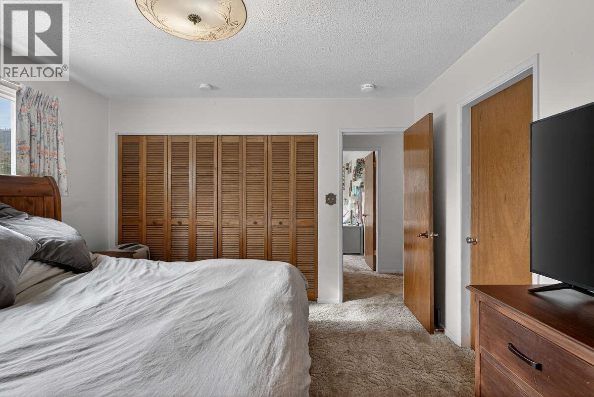 502 Pine Street, Sicamous