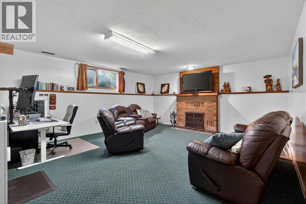 502 Pine Street, Sicamous