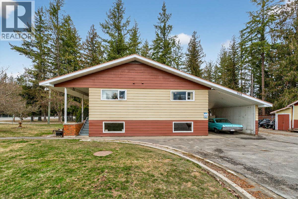 502 Pine Street, Sicamous