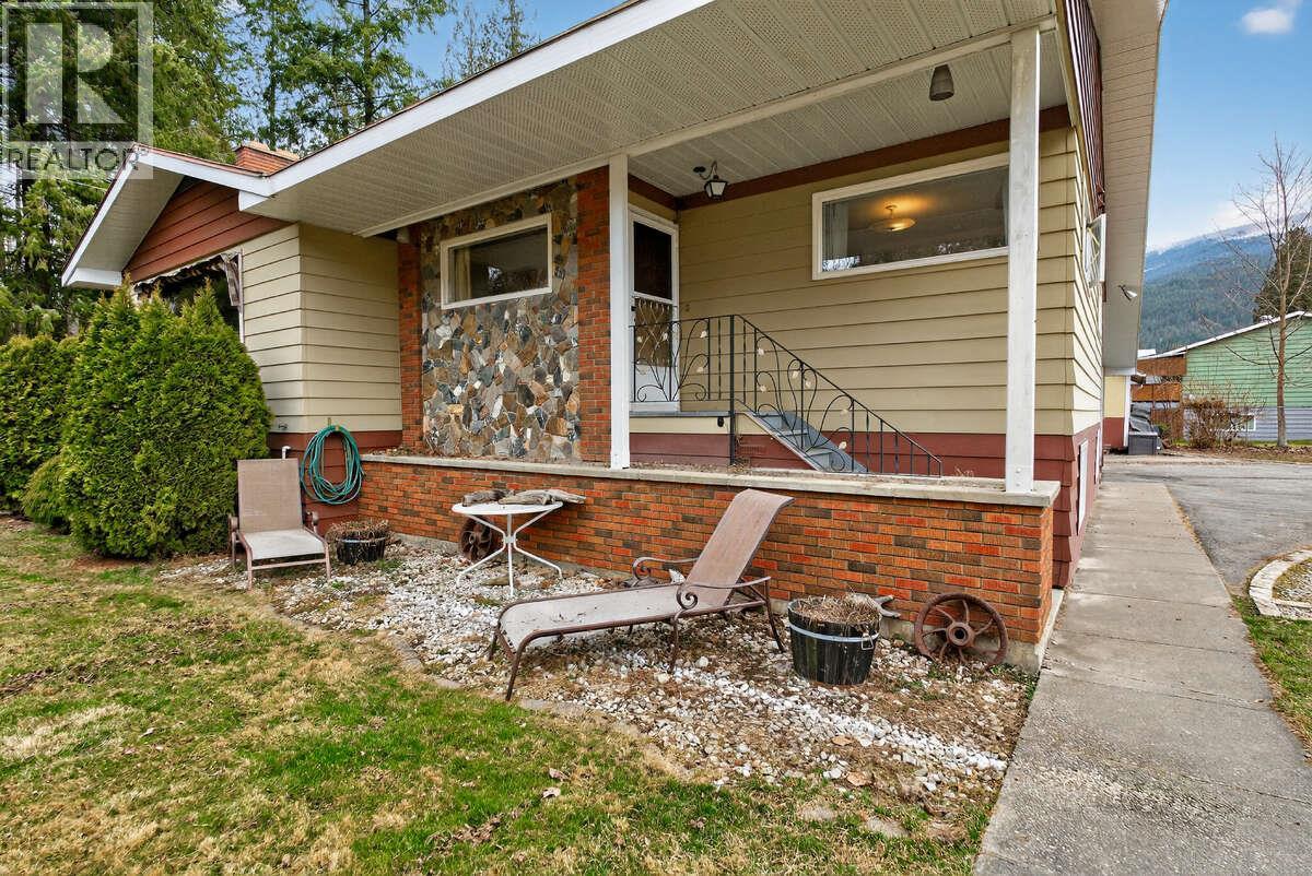 502 Pine Street, Sicamous