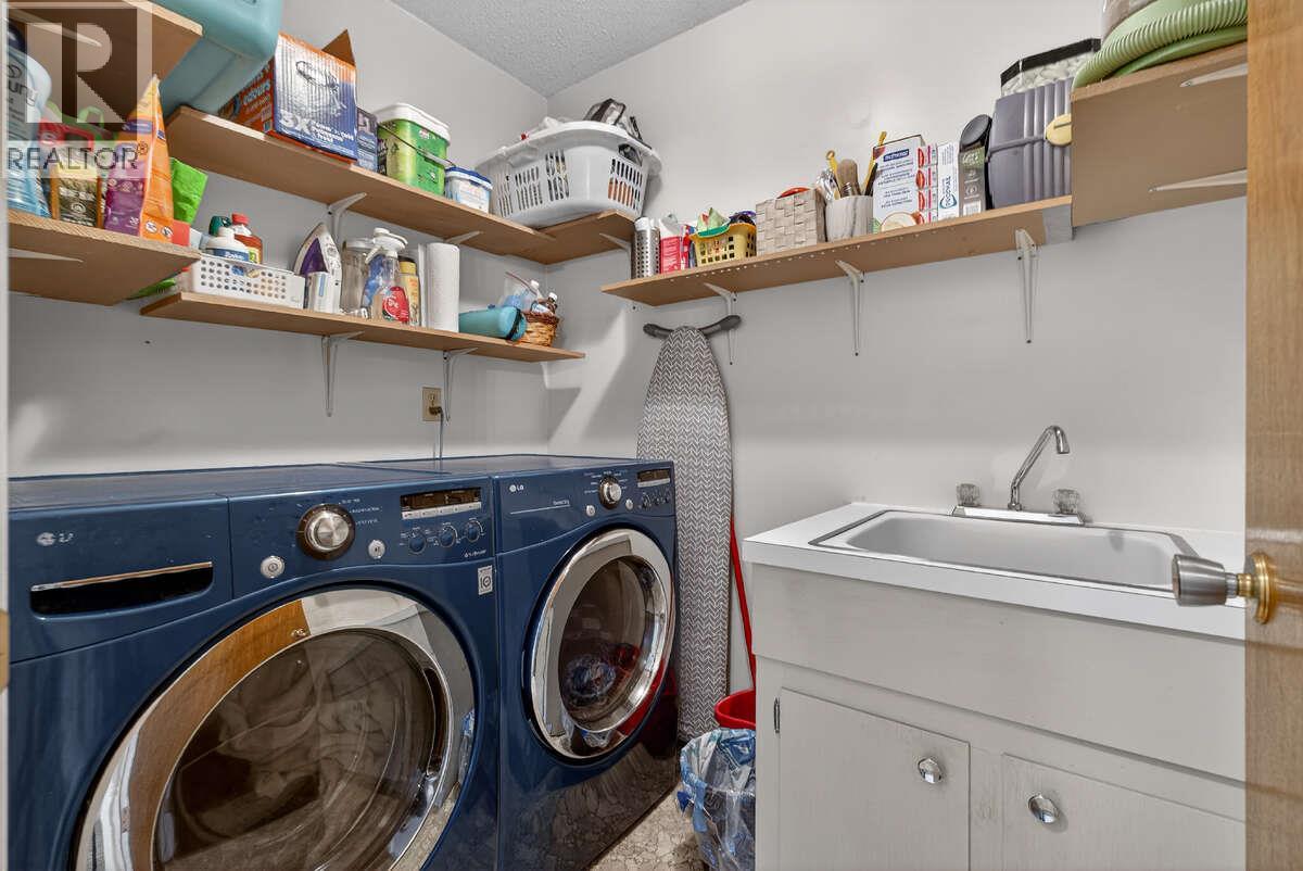 502 Pine Street, Sicamous