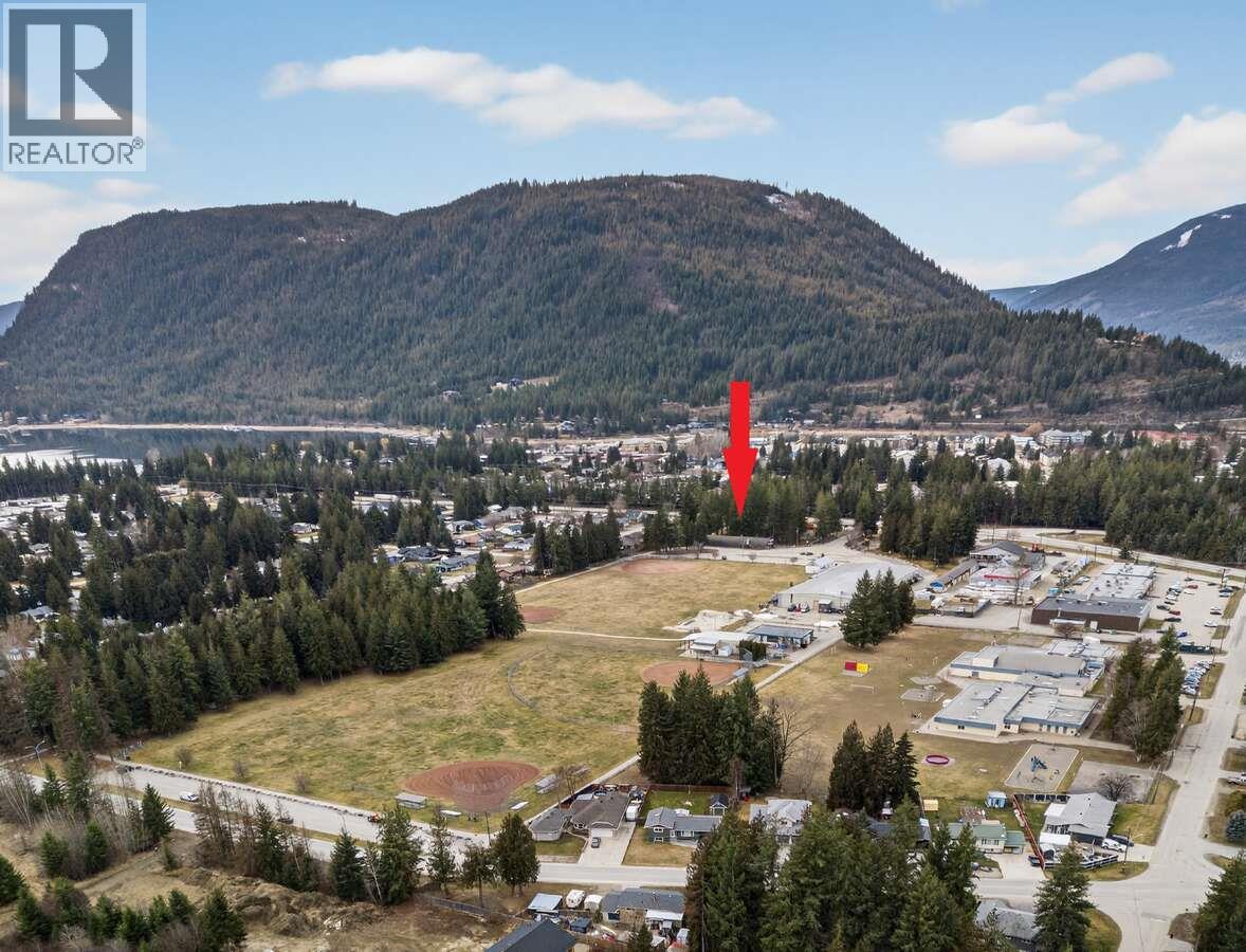 502 Pine Street, Sicamous