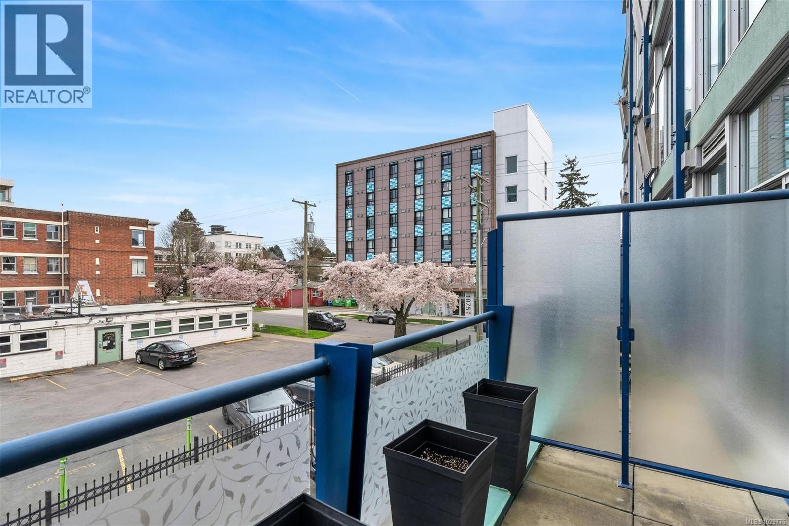 #206 1061 FORT ST - 21