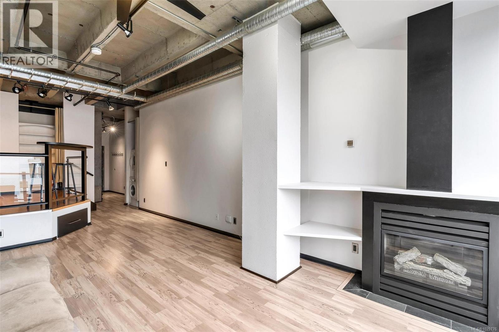 #206 1061 FORT ST - 6