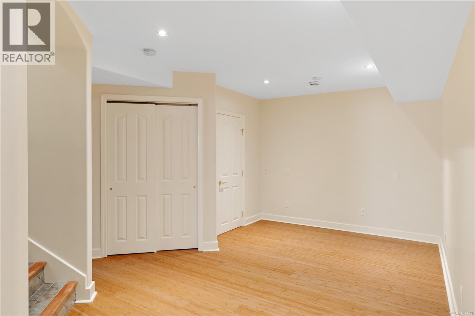 1045 VALEWOOD TRAIL - 46