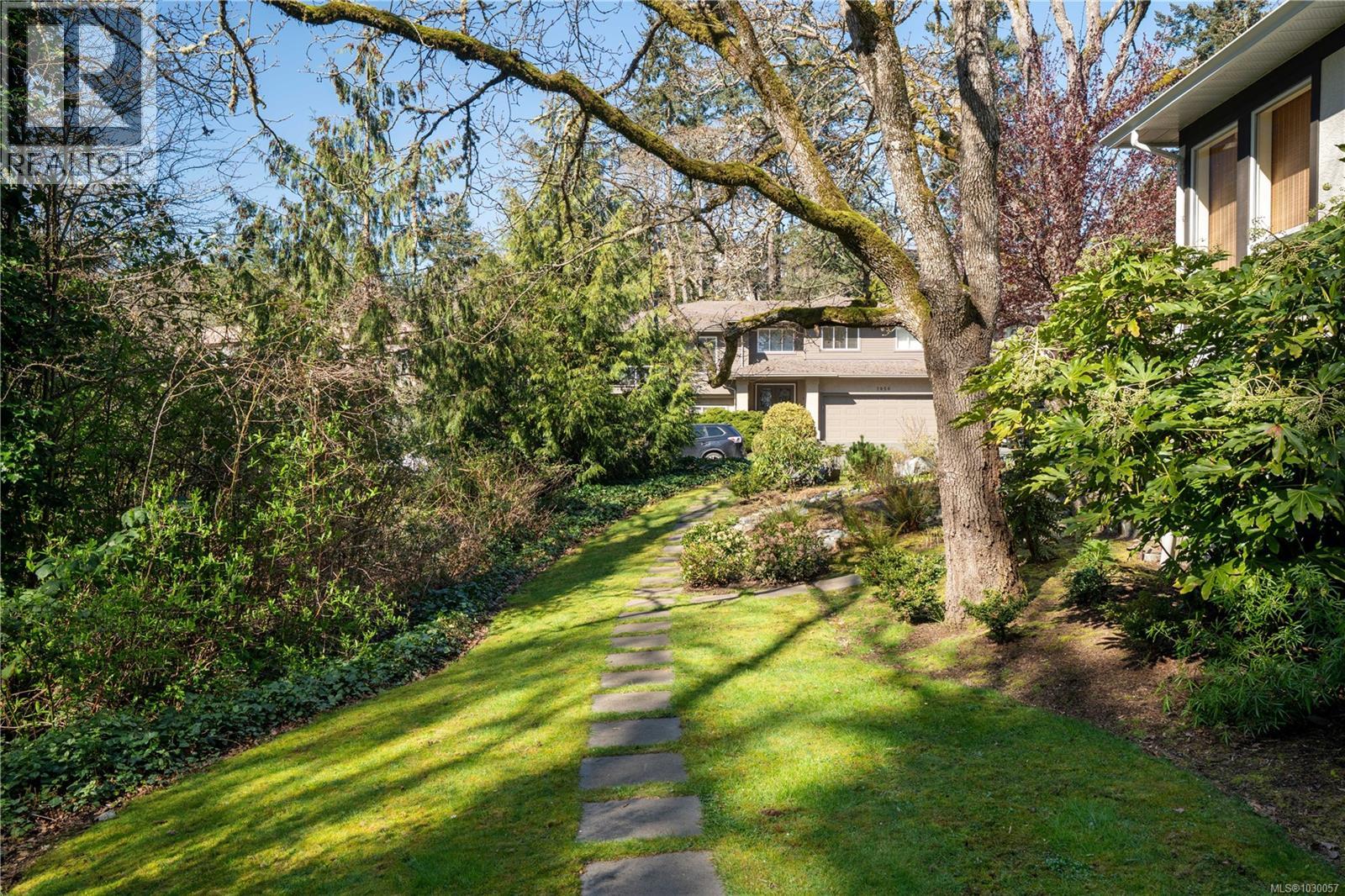 1045 VALEWOOD TRAIL - 54