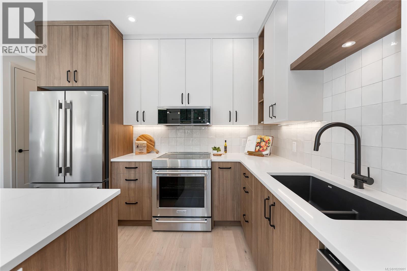 4 3333 Henderson Road, Oak Bay