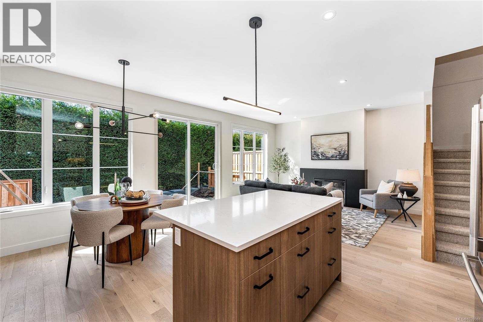 4 3333 Henderson Road, Oak Bay