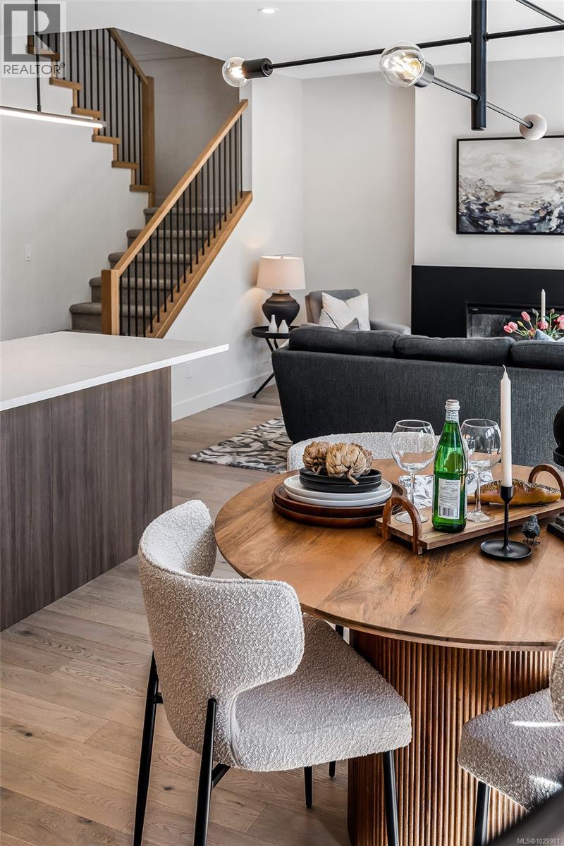 4 3333 Henderson Road, Oak Bay