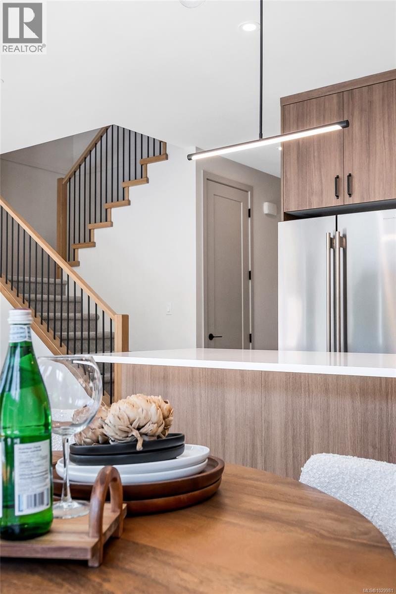 4 3333 Henderson Road, Oak Bay