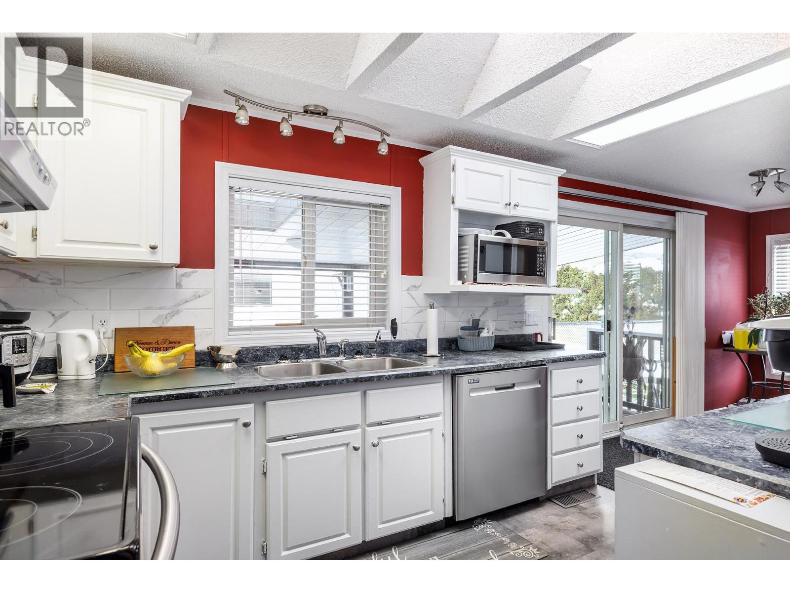 #212 720 COMMONWEALTH ROAD - 7