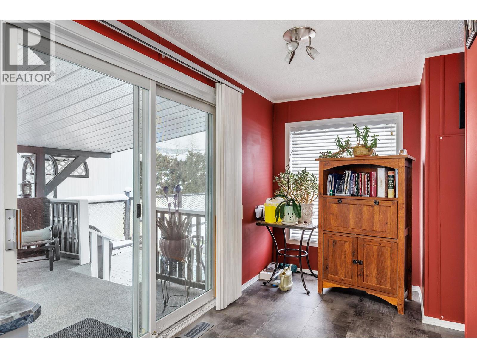 #212 720 COMMONWEALTH ROAD - 10