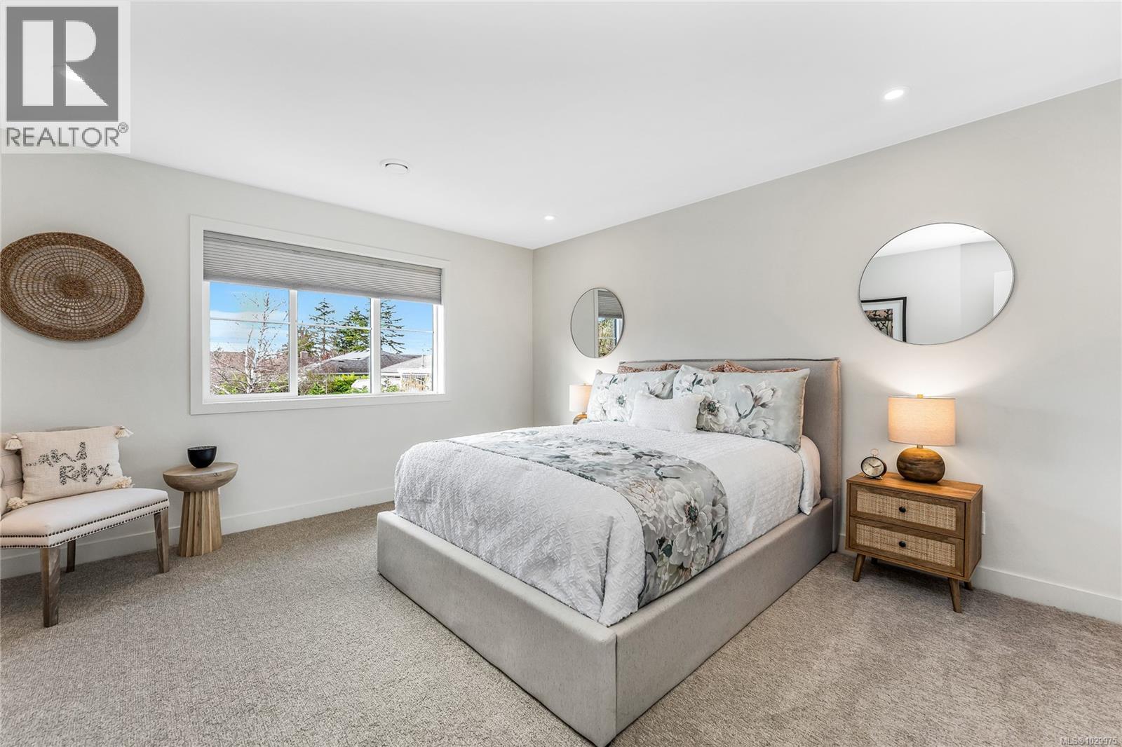 3 3333 Henderson Road, Oak Bay