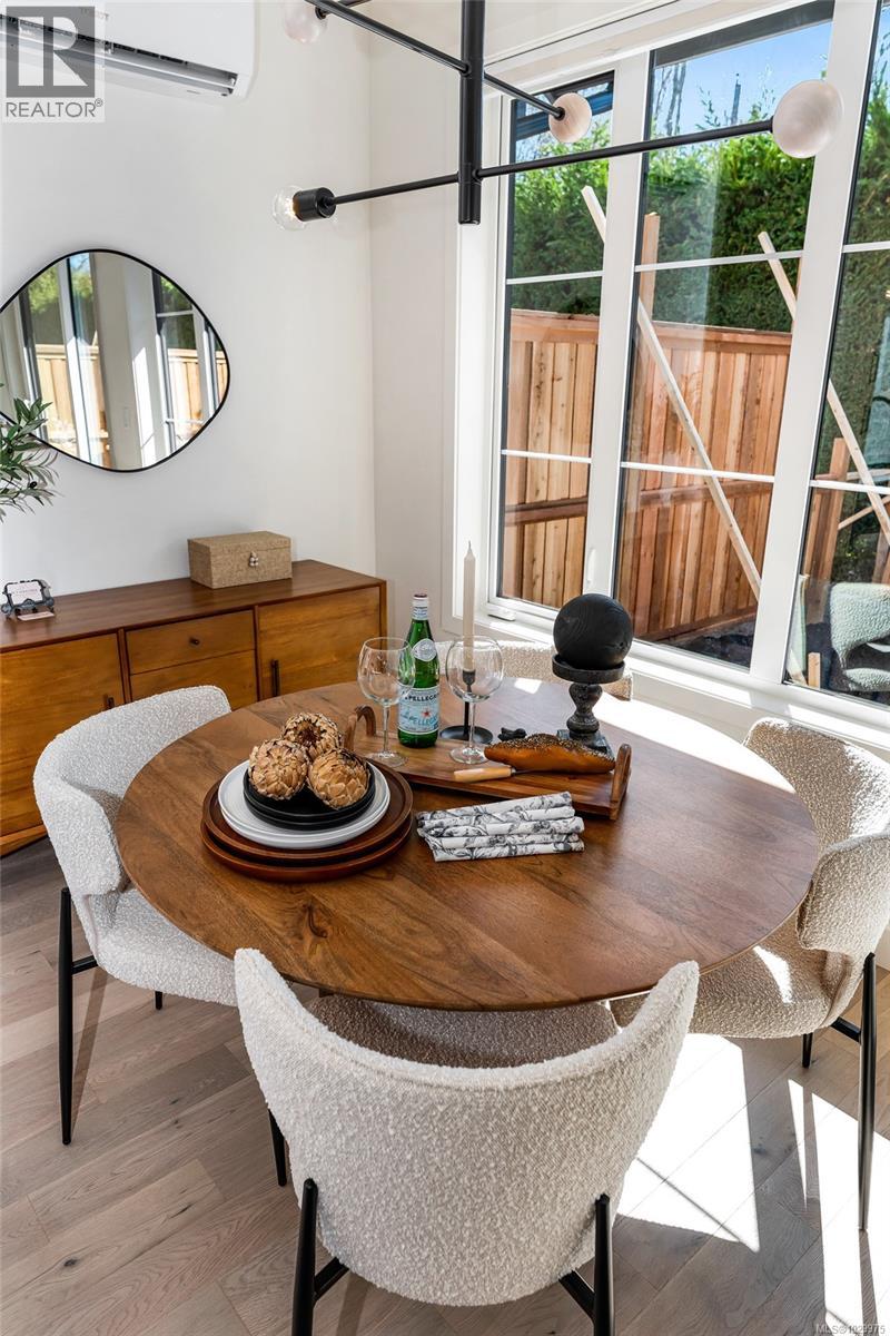 3 3333 Henderson Road, Oak Bay