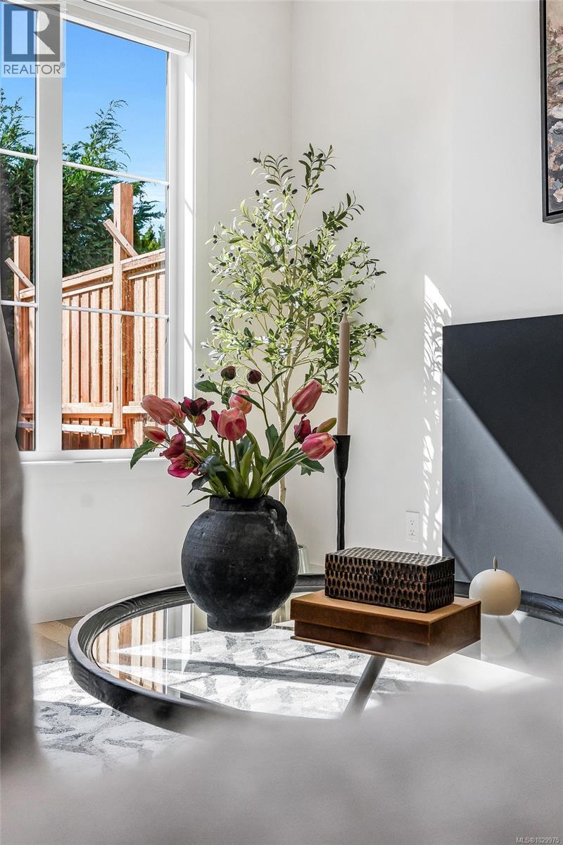 3 3333 Henderson Road, Oak Bay