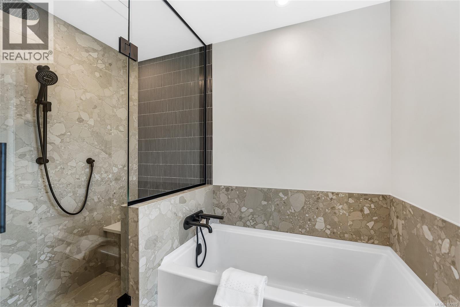 3 3333 Henderson Road, Oak Bay