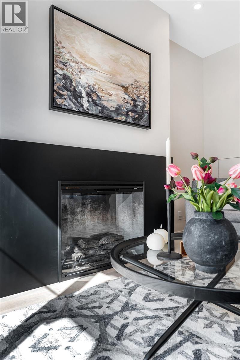 3 3333 Henderson Road, Oak Bay