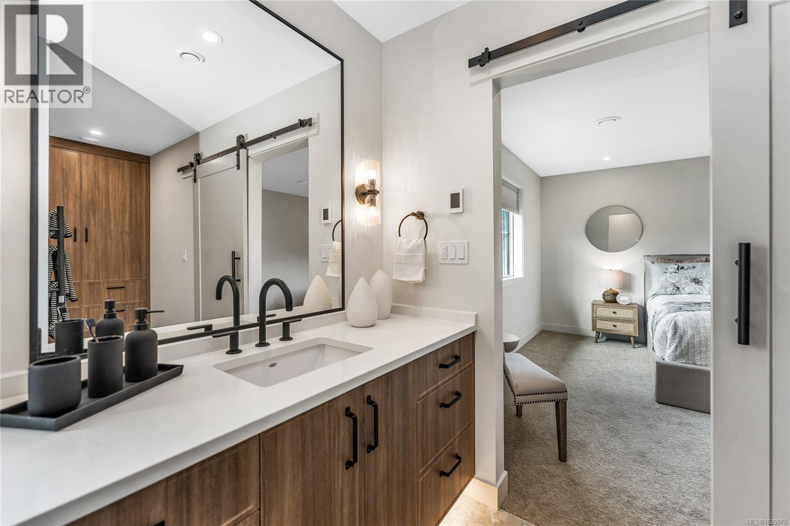 3 3333 Henderson Road, Oak Bay