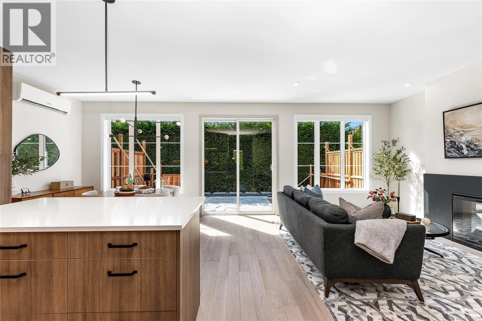 3 3333 Henderson Road, Oak Bay