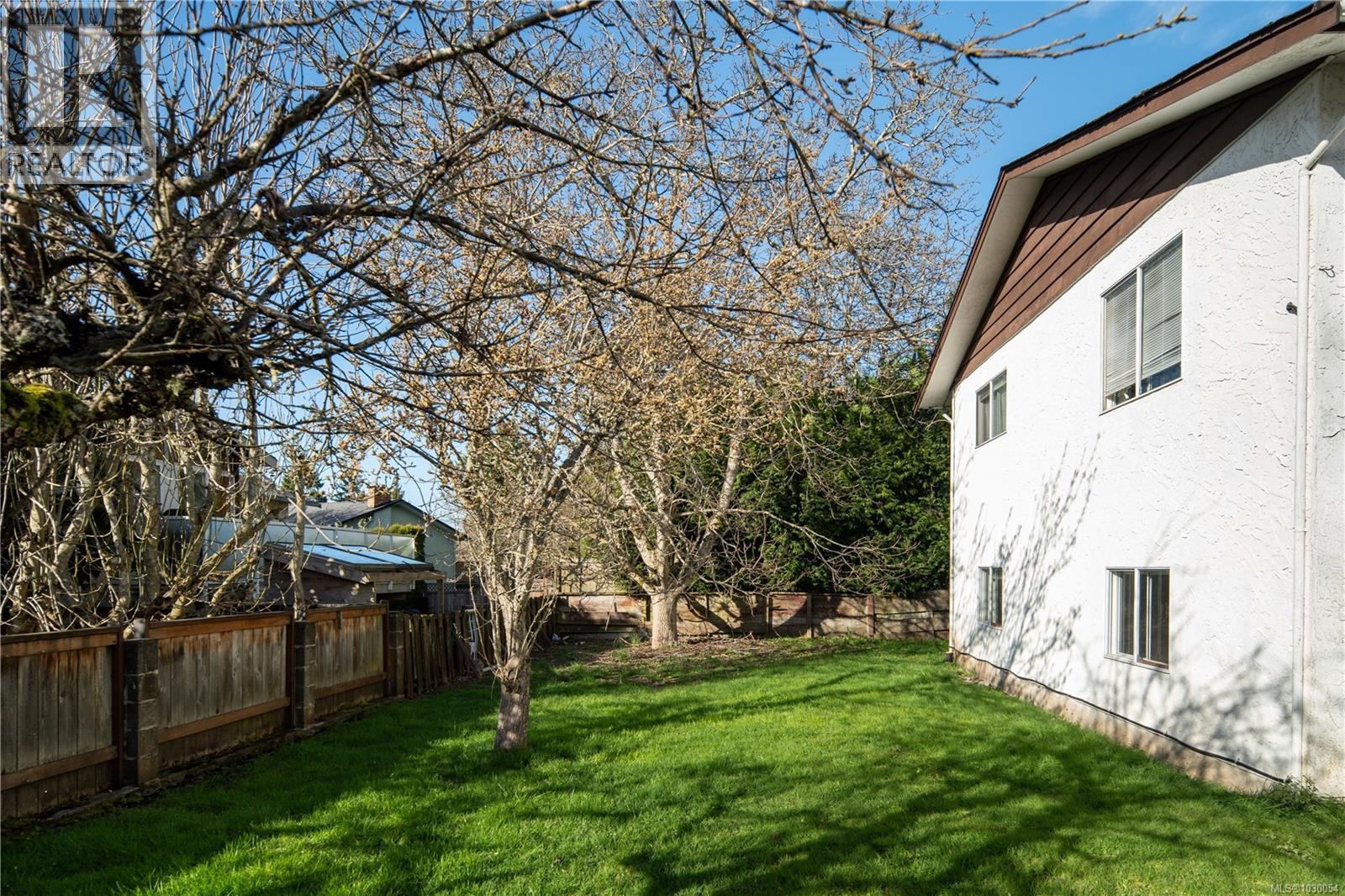1619 Longacre Dr - 3