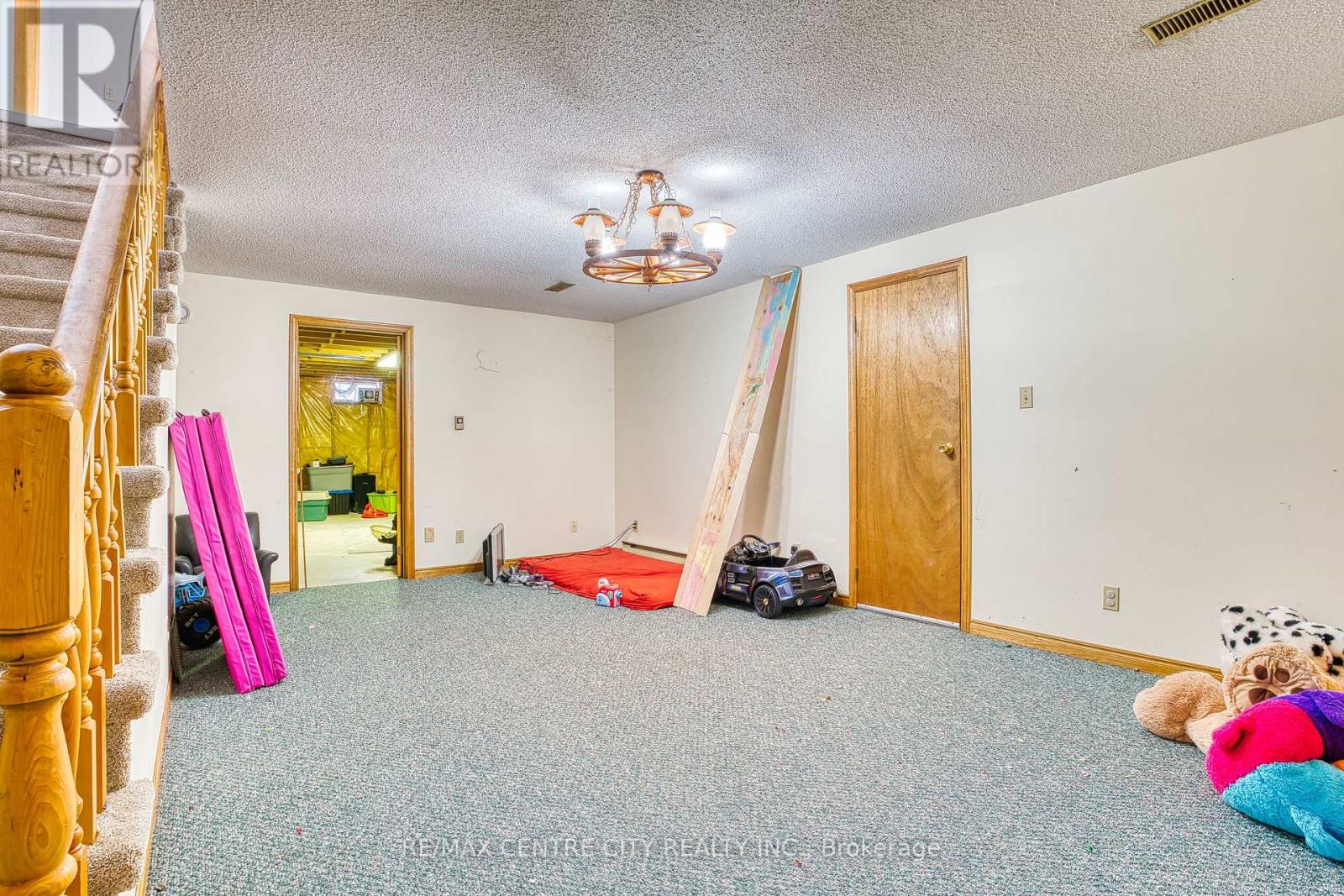 520 VICTORIA STREET Property Photo