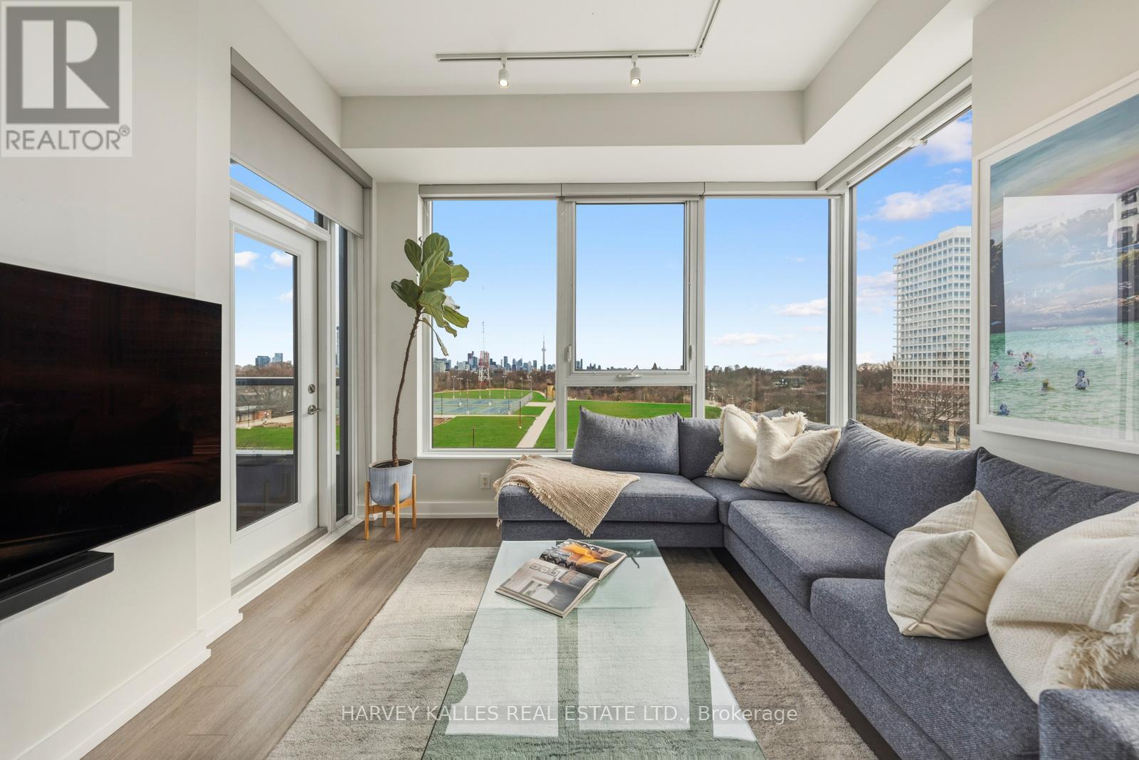 511 - 6 PARKWOOD AVENUE