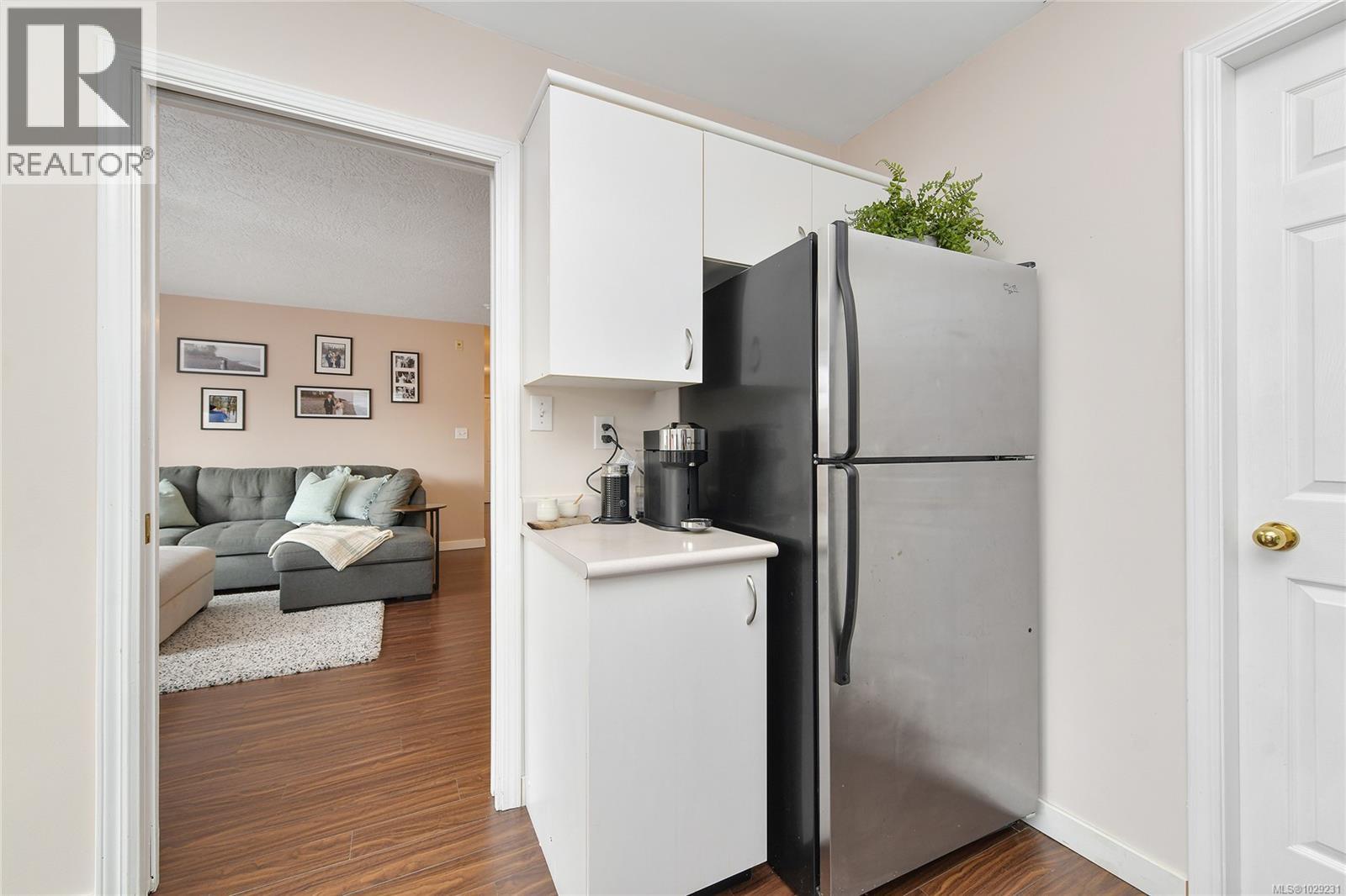 302 9945 Fifth Street, Sidney