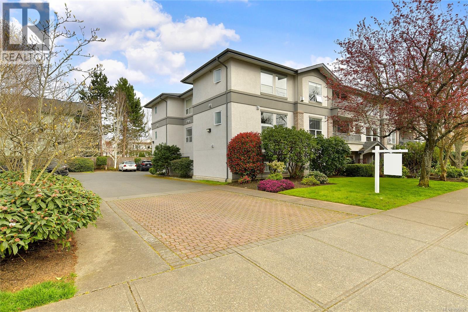 302 9945 Fifth Street, Sidney