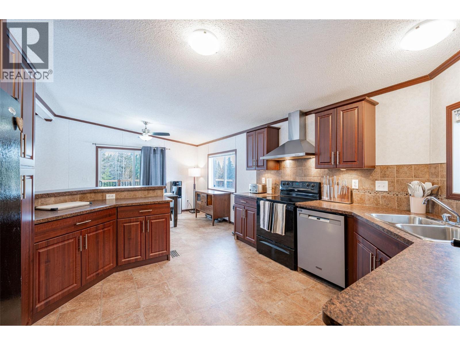 650 BLUENOSE ROAD - 24