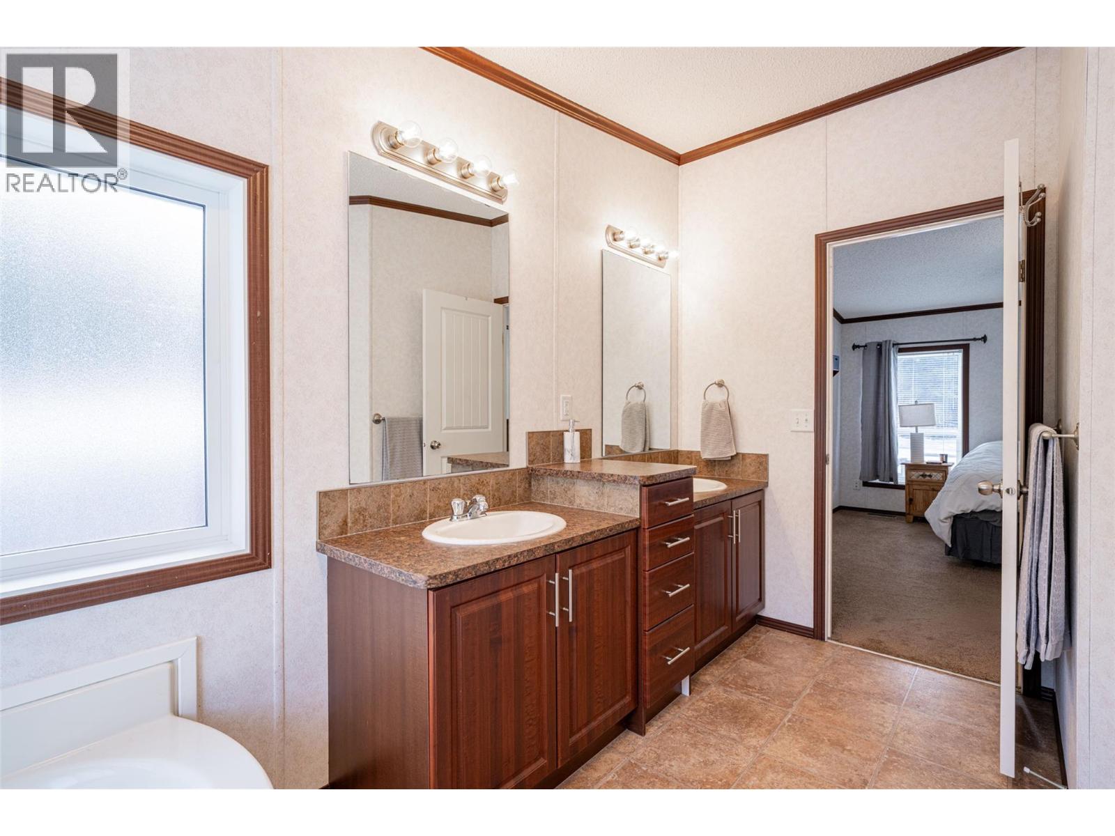 650 BLUENOSE ROAD - 43