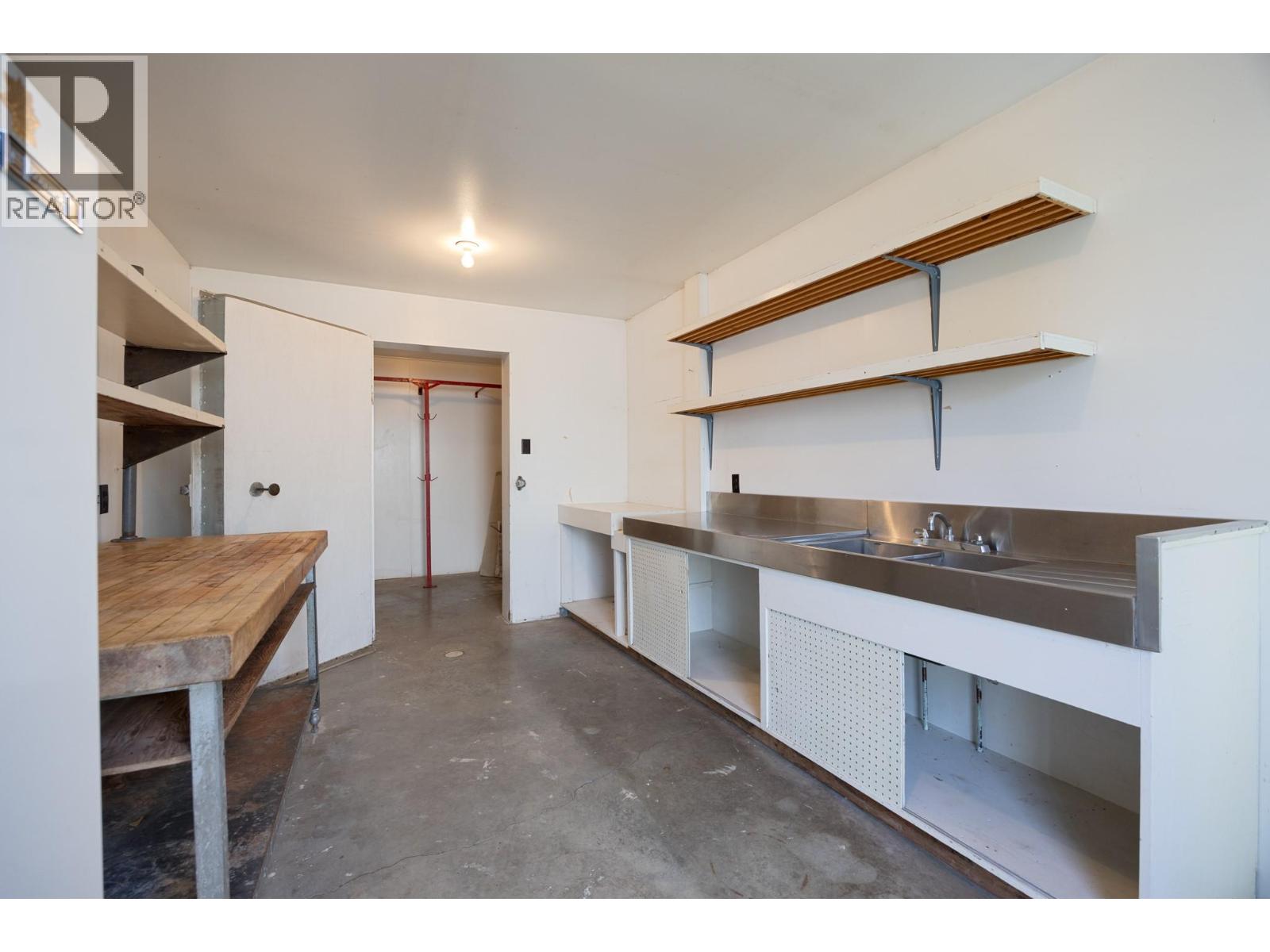 9050 Kalamalka Road, Coldstream