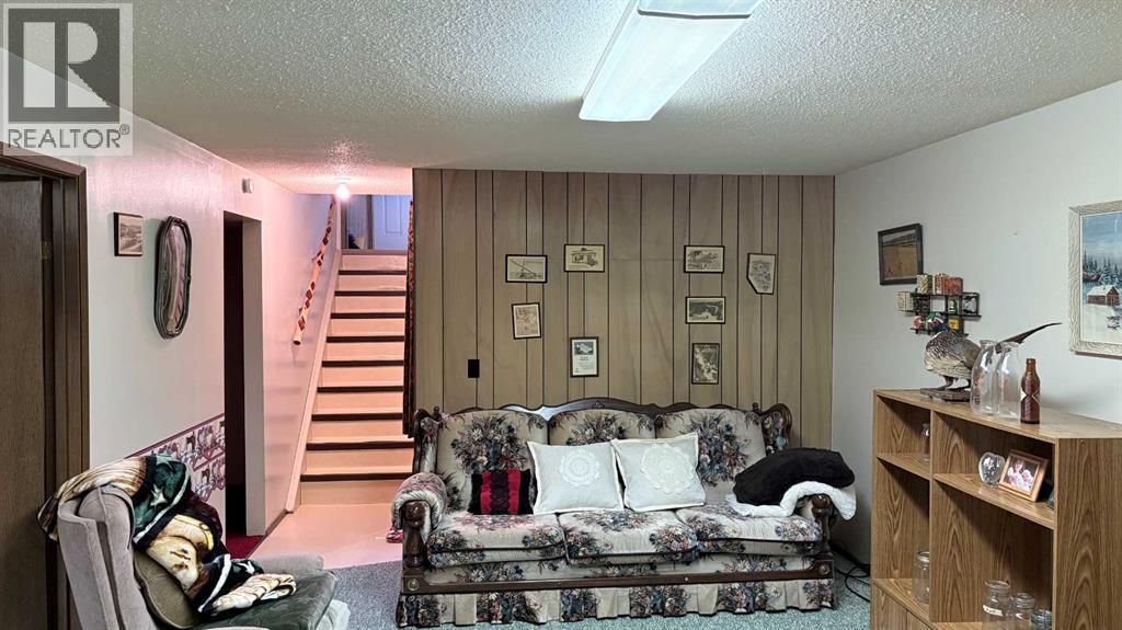 
          105 4th Street West
            <br/>
            <span>Foremost</span>
            , 
            <span>AB</span>
             <span>T0K0X0</span>
         - Photo 8