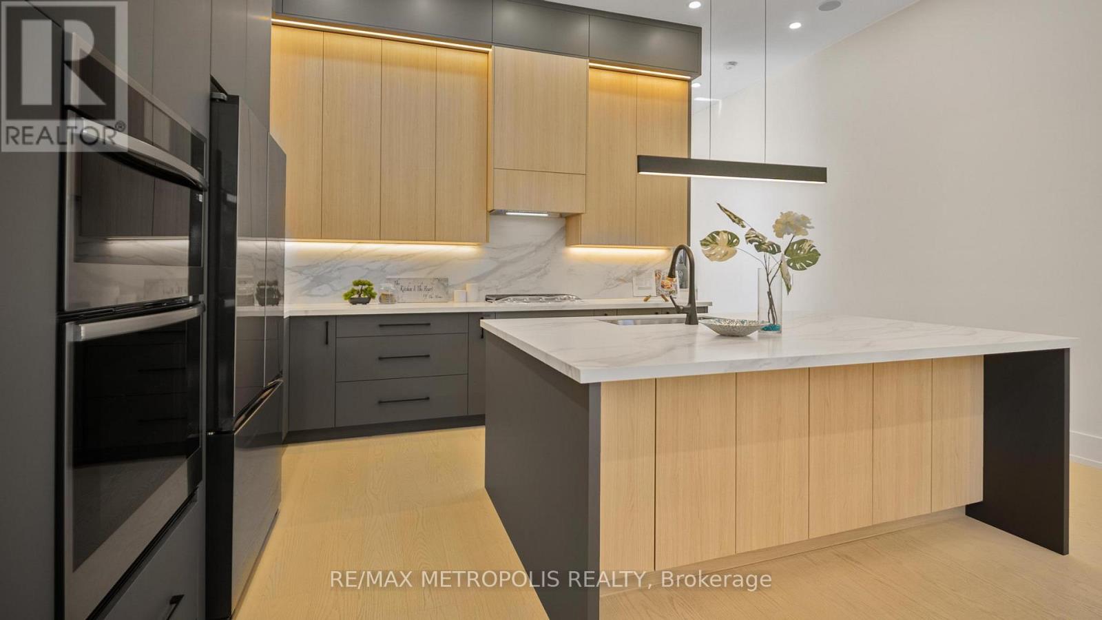 Single Family House for Sale in  KENWORTHY AVENUE Toronto (Oakridge) 