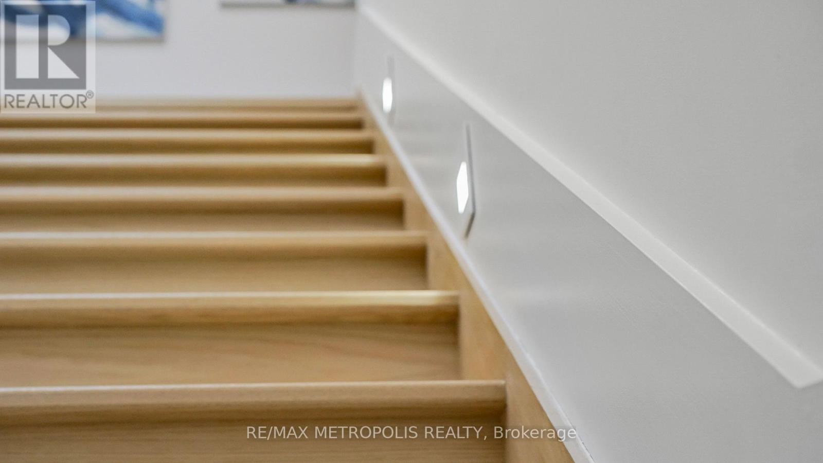 Single Family House for Sale in  KENWORTHY AVENUE Toronto (Oakridge) 