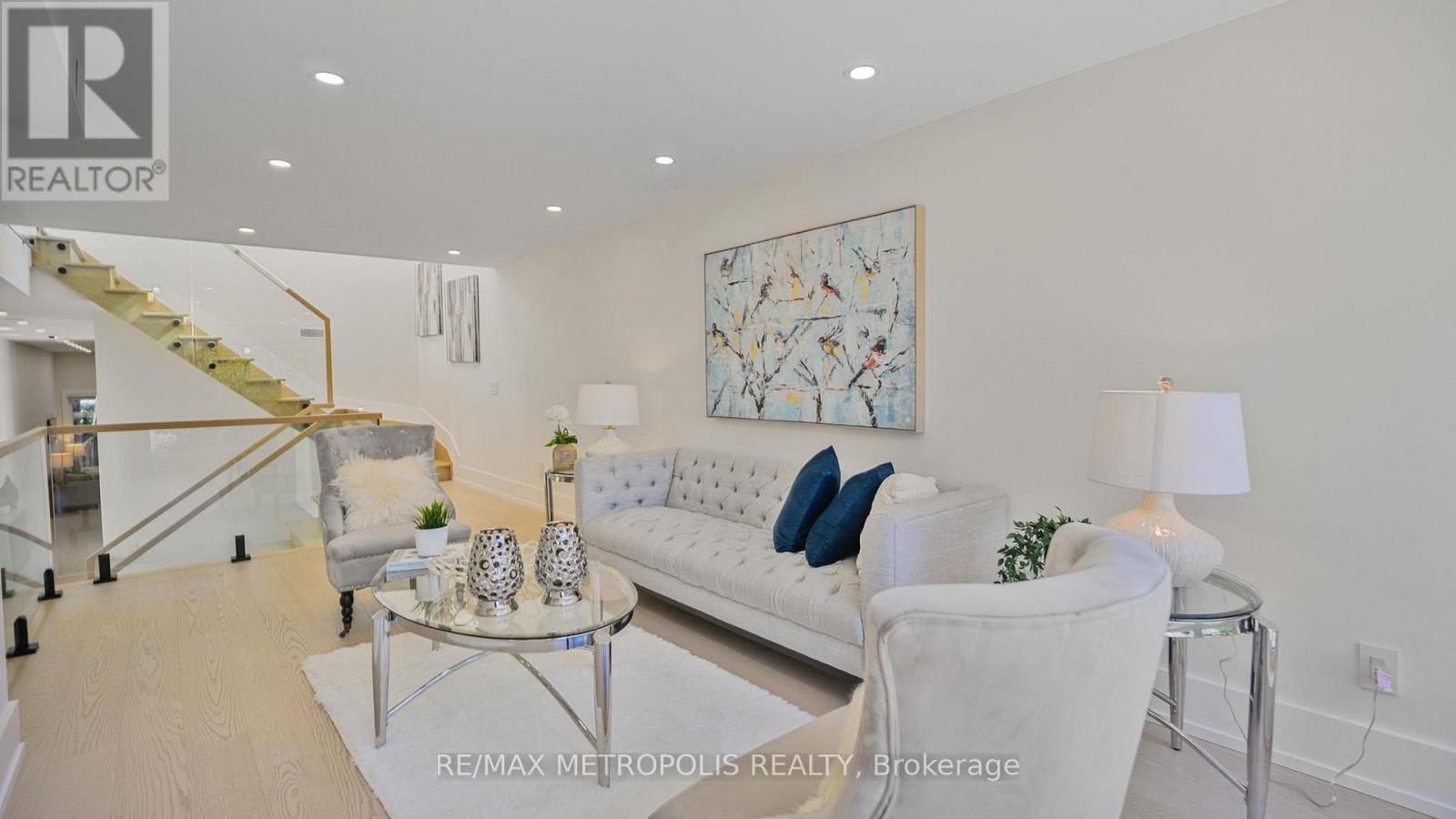 Single Family House for Sale in  KENWORTHY AVENUE Toronto (Oakridge) 