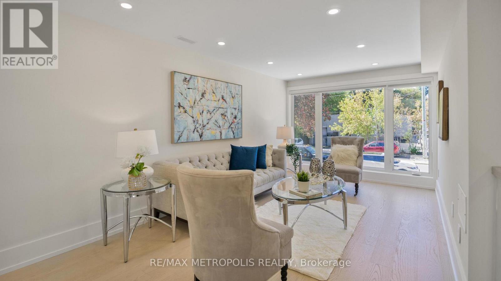 Single Family House for Sale in  KENWORTHY AVENUE Toronto (Oakridge) 