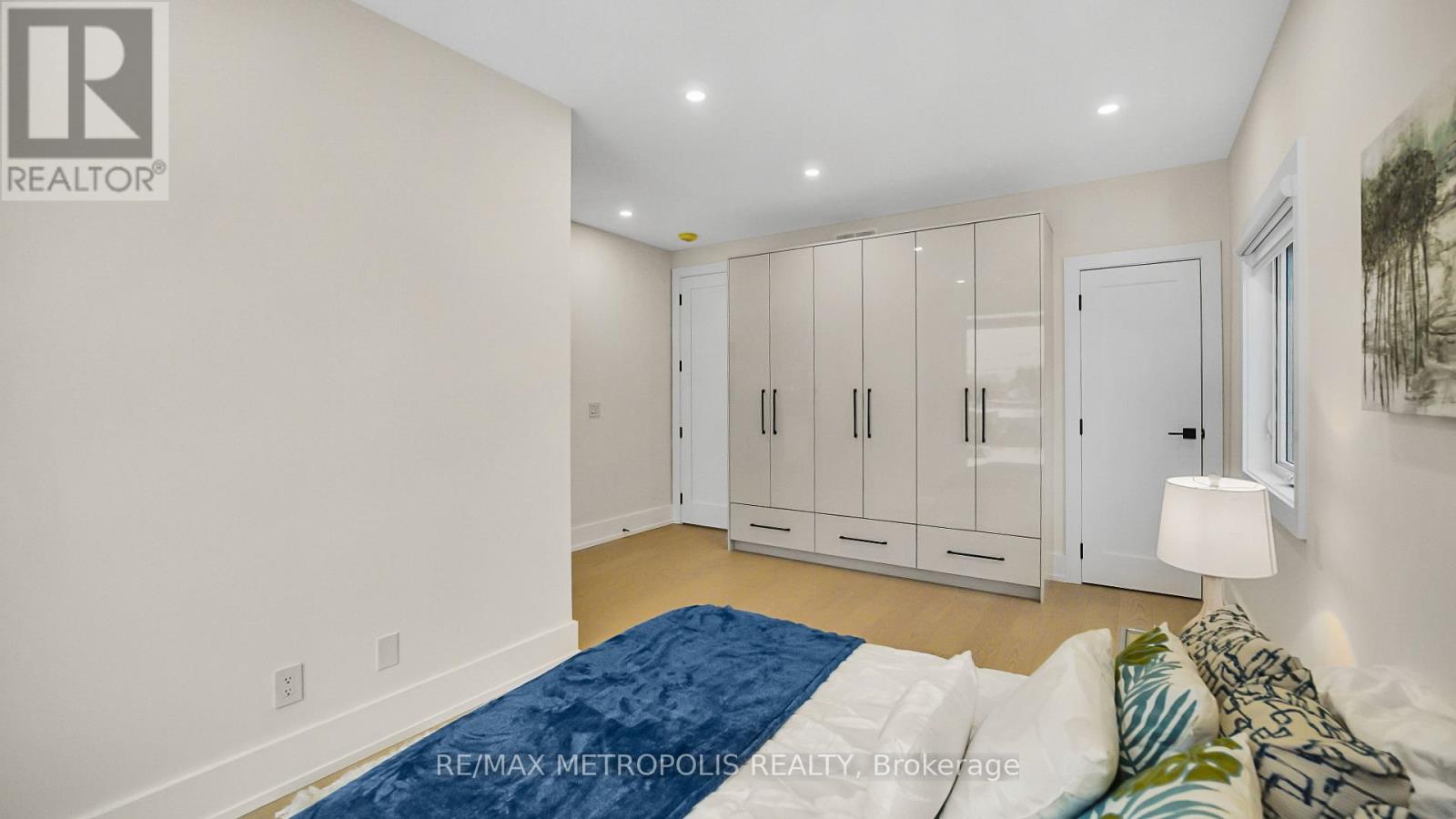 Single Family House for Sale in  KENWORTHY AVENUE Toronto (Oakridge) 