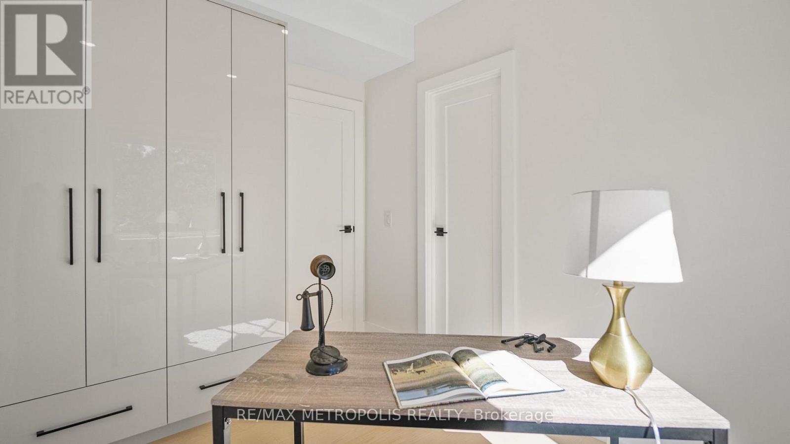 Single Family House for Sale in  KENWORTHY AVENUE Toronto (Oakridge) 