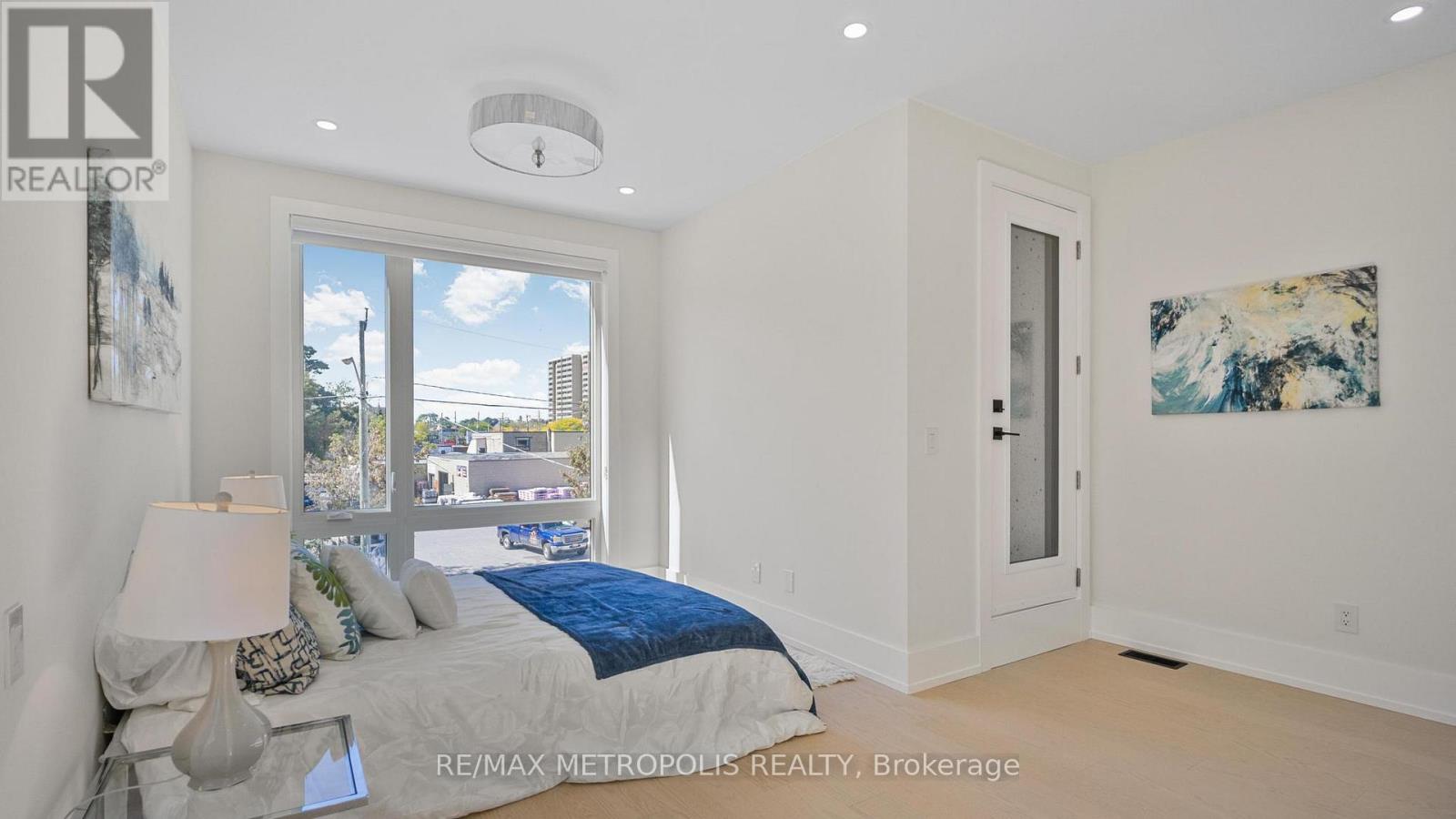 Single Family House for Sale in  KENWORTHY AVENUE Toronto (Oakridge) 