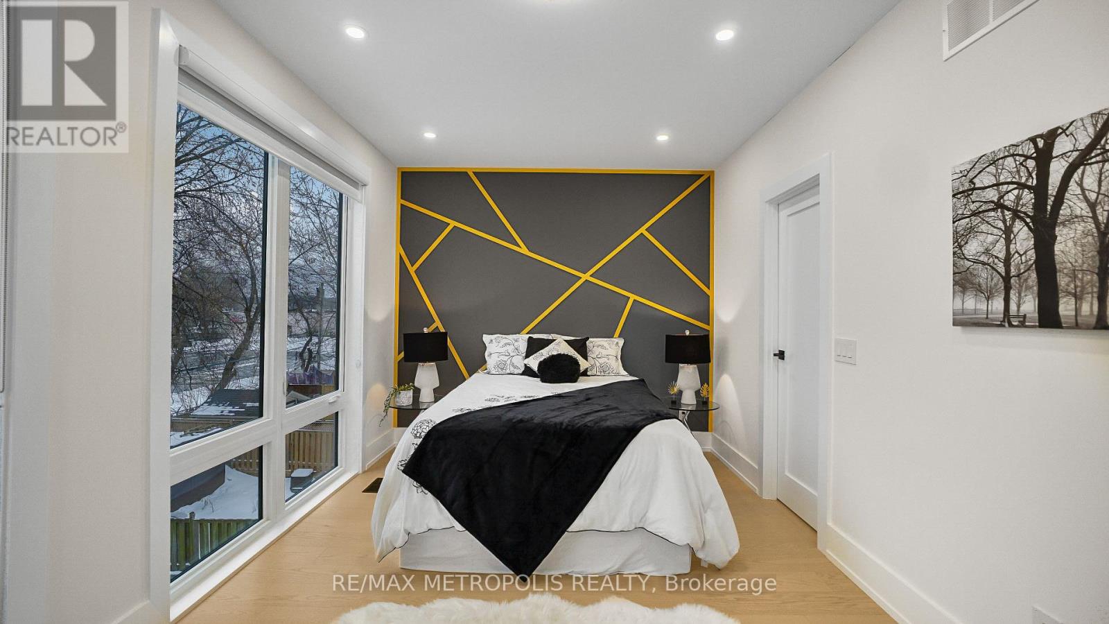 Single Family House for Sale in  KENWORTHY AVENUE Toronto (Oakridge) 