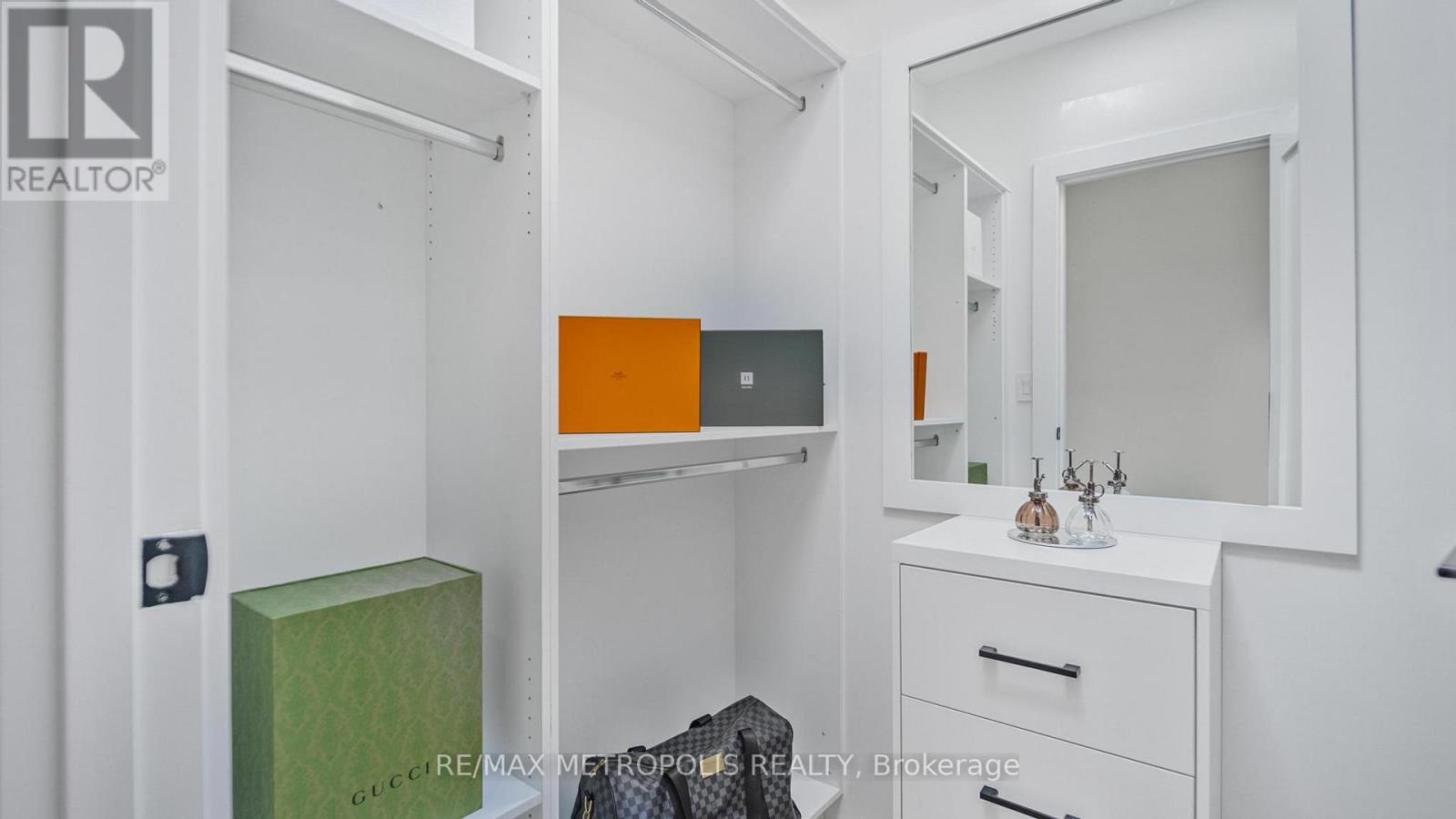 Single Family House for Sale in  KENWORTHY AVENUE Toronto (Oakridge) 