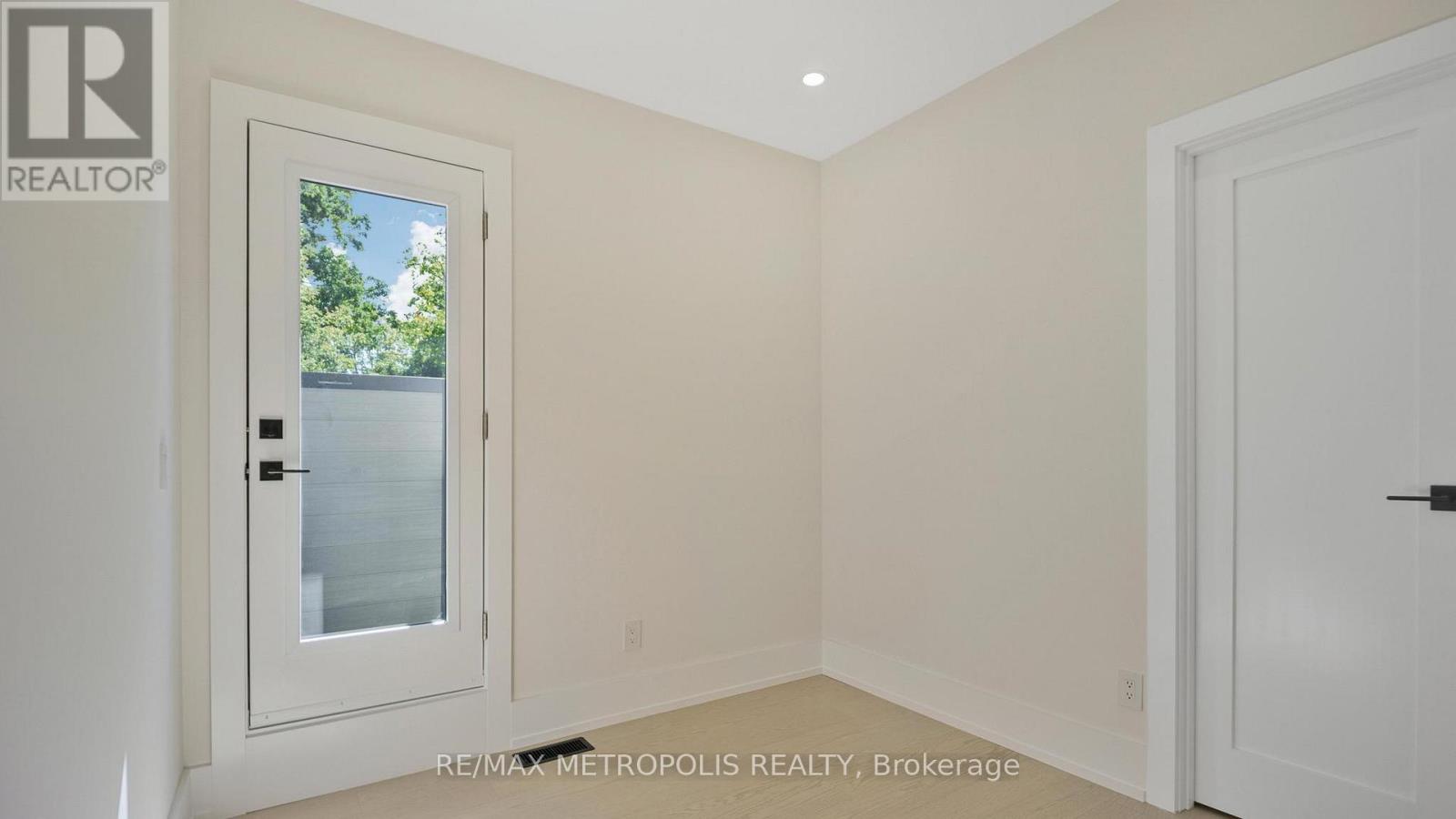 Single Family House for Sale in  KENWORTHY AVENUE Toronto (Oakridge) 